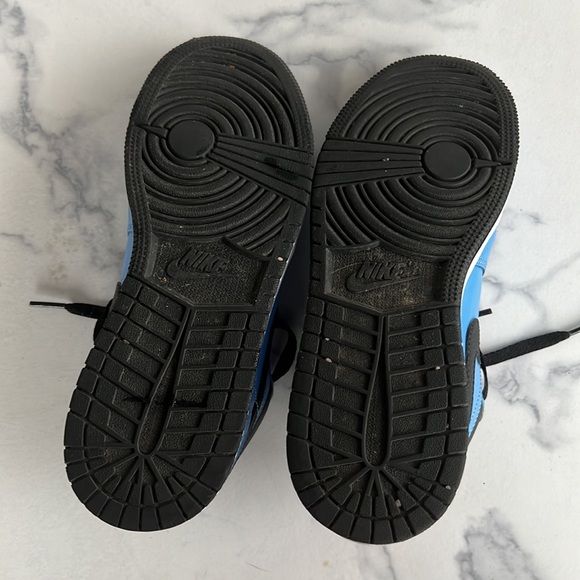 AIR JORDAN 1 LOW GS University Blue / Black - Picture 9 of 15